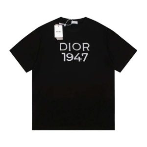 Dior Fashionable and simple T-shirt with small logo on the chest-991